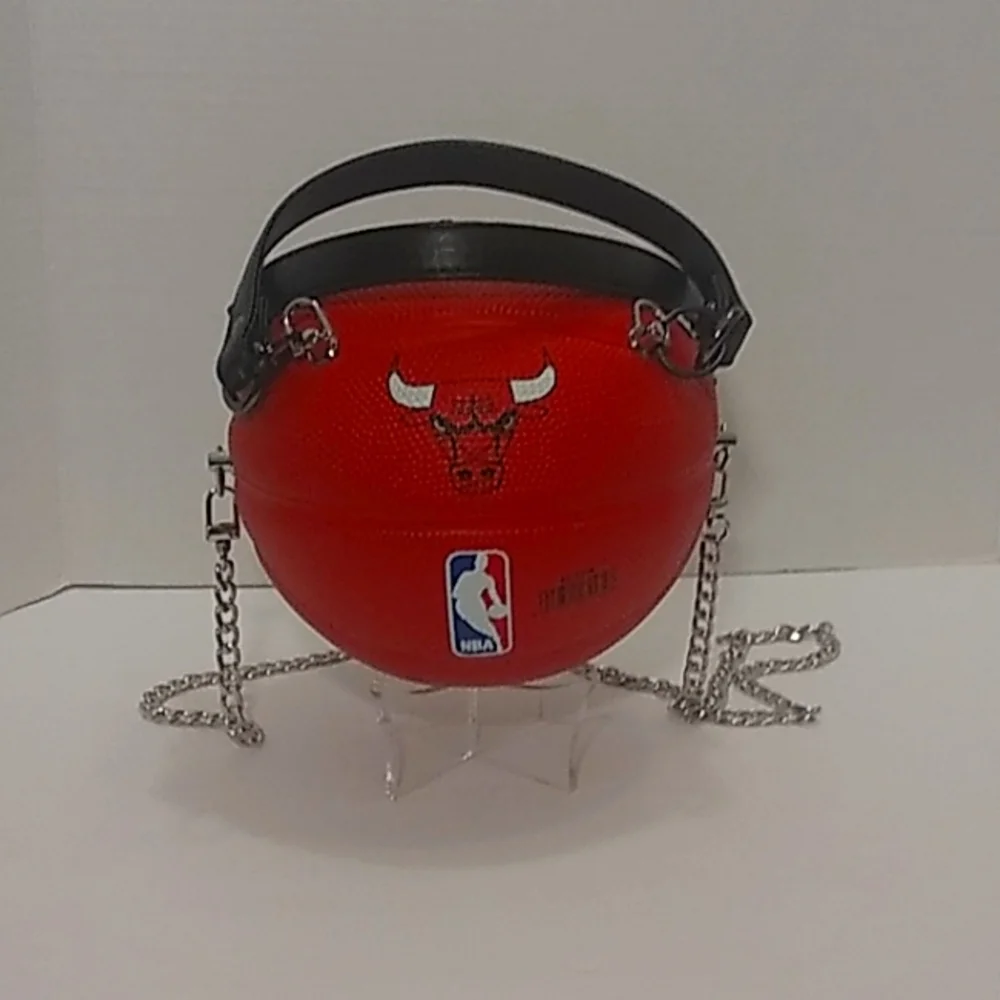 NWT LIMITED EDITION HANDMADE CHICAGO BULLS SMALL BASKETBALL PURSE π - Picture 10 of 17